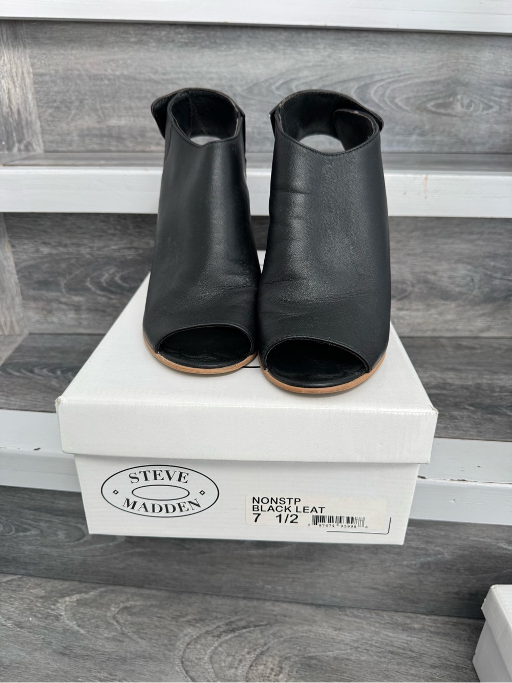 Steve Madden Black Leather Open-Toe Mules